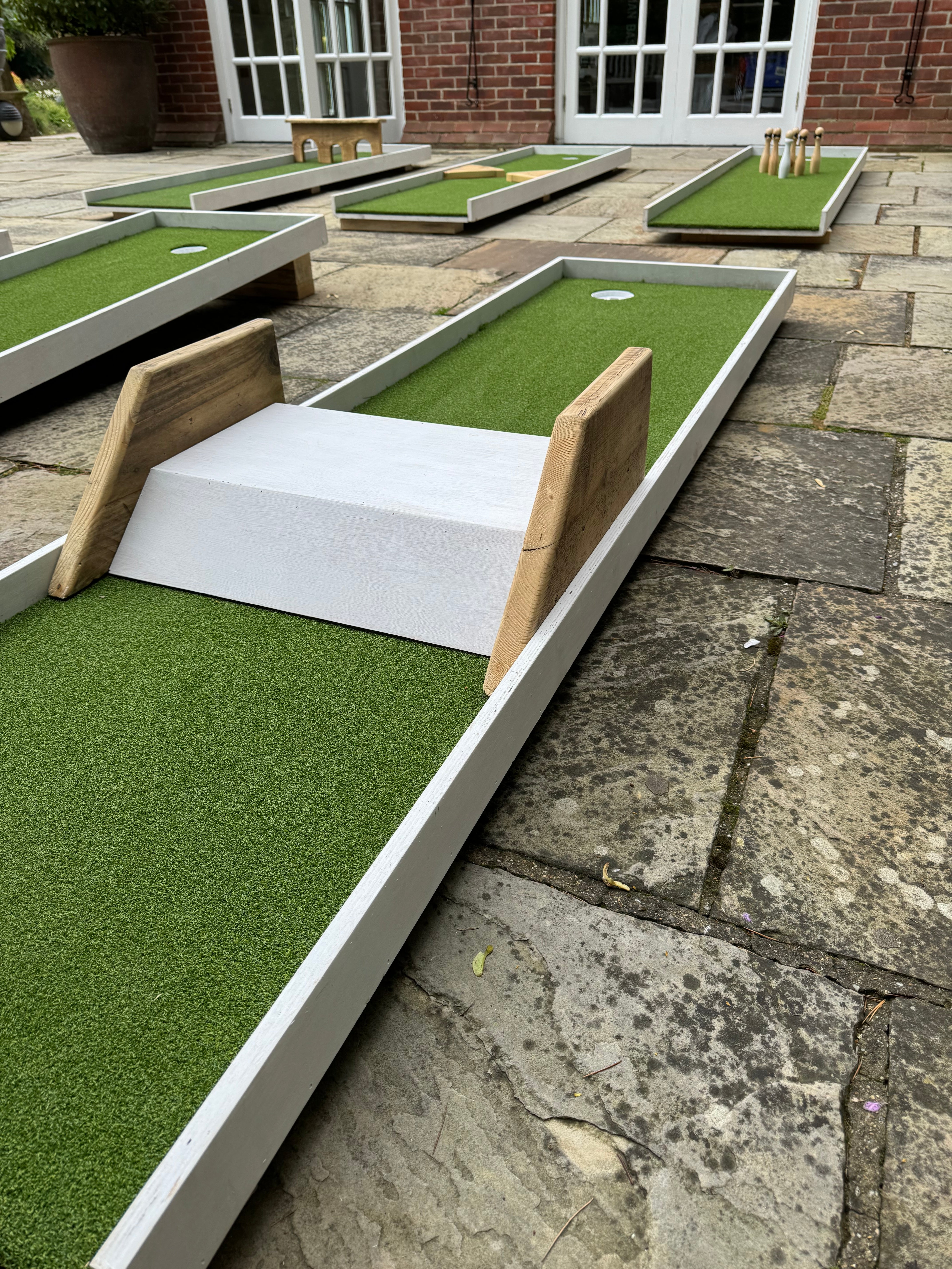 ramp-on-miniature-golf-artificial-turf-for-events-hire