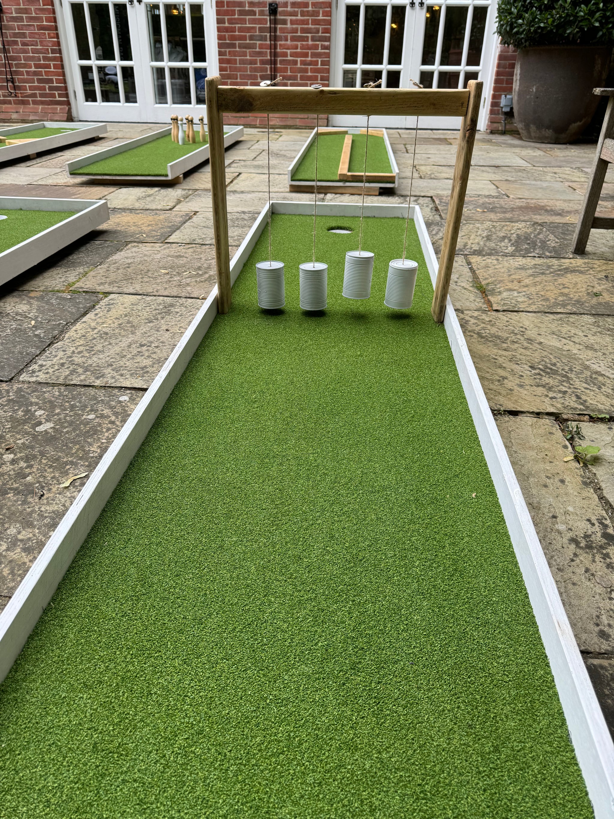 miniature-golf-artificial-turf-with-suspending-obstacles